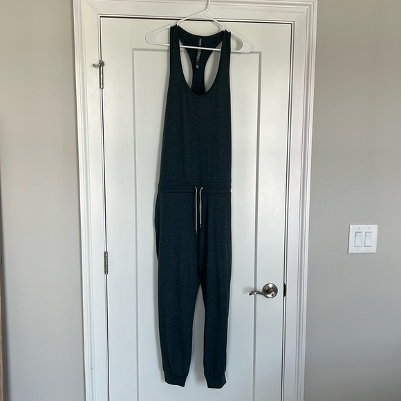 Vuori Lux Jumpsuit NWOT - Picture 2 of 14